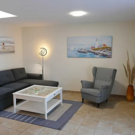 Lindenstra_e Apartment *